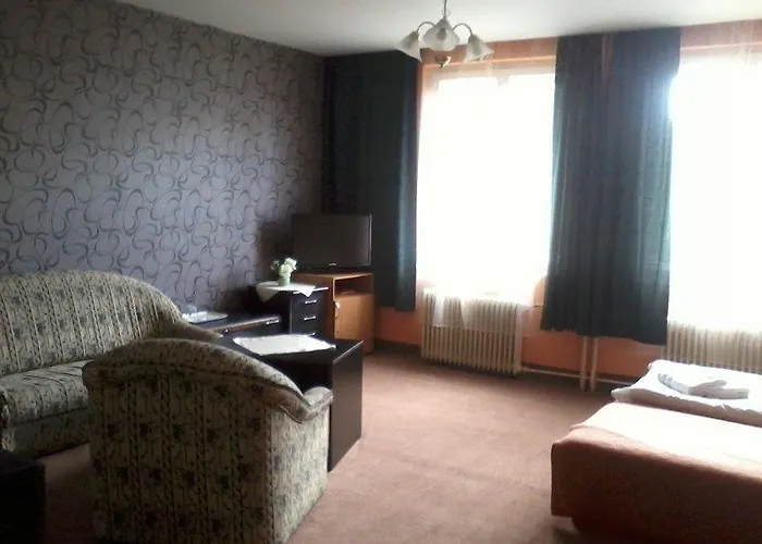 Penzion4you-lucenec 招待所