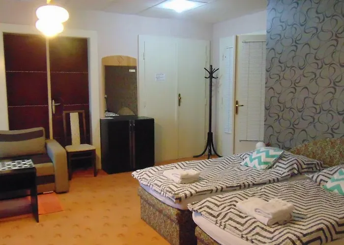 招待所 Penzion4you-lucenec